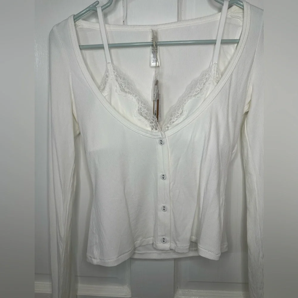NWOT SKIMS Soft Lounge Lace Long Sleeve Button Up in Marble - Picture 4 of 9